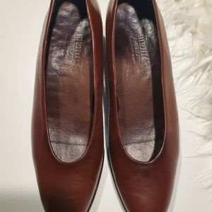 MUNRO Womens Sz 8M Low Pumps, Cordovan Brown Leather, Slip on, Block Heel